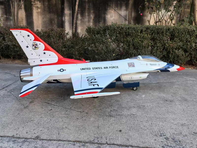F-16 — 2.6 m, 1:6 scale photo 12